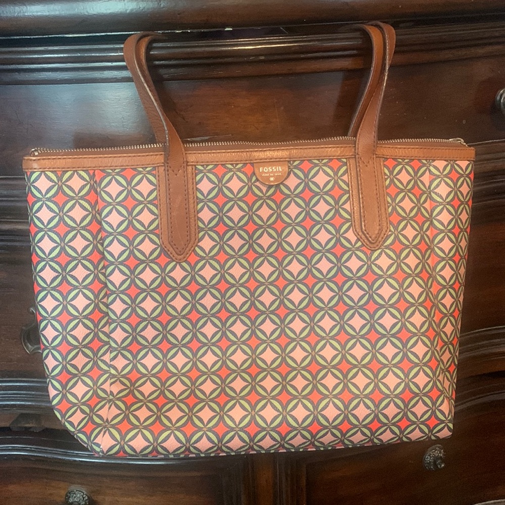 Fossil tote